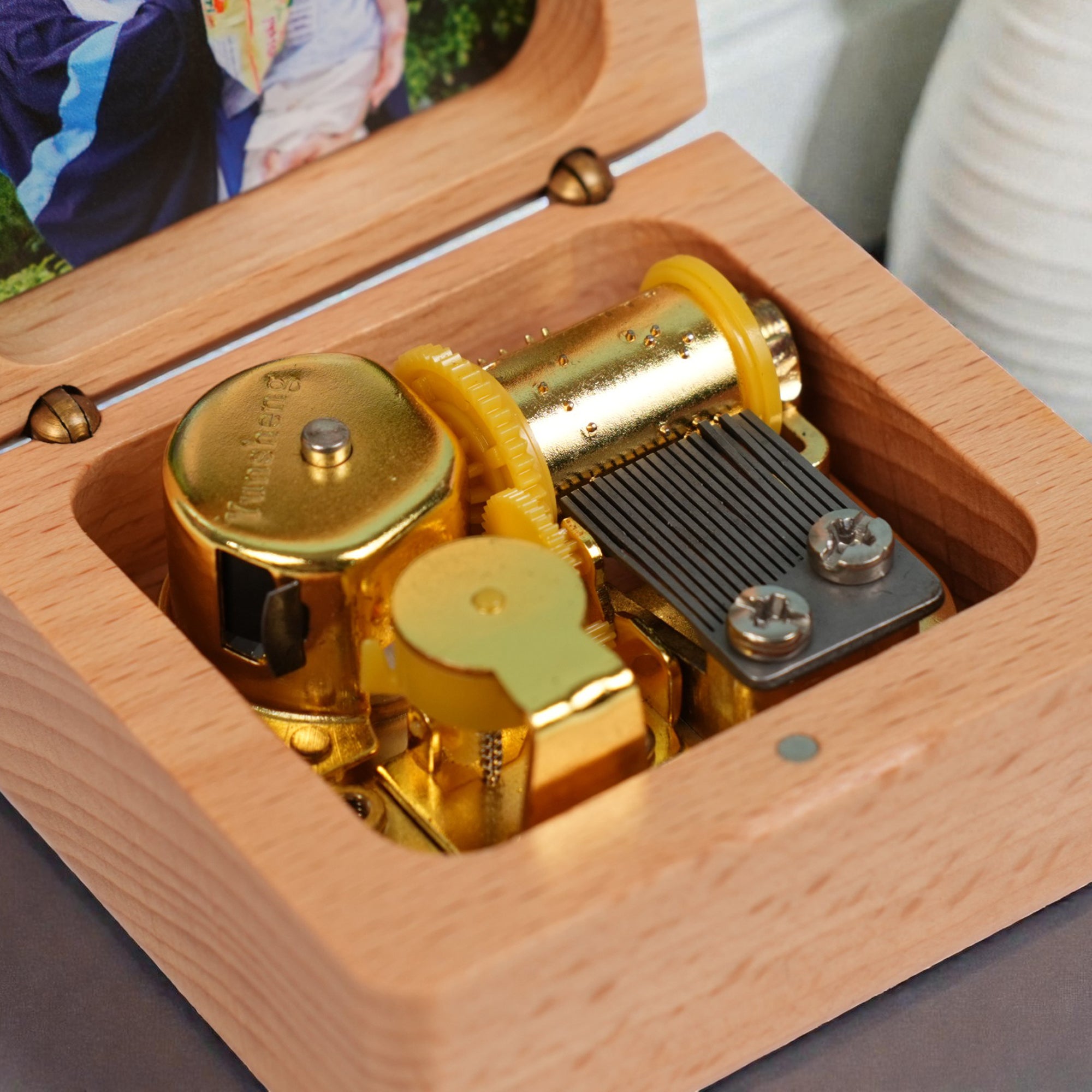 Hộp nhạc cót khắc tên, in hình theo yêu cầu, hộp gỗ óc chó cao cấp, musicbox - quà tặng sinh nhật, kỷ niệm